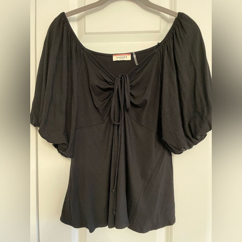 086. NWOT by Andree by Unit, Black Short Sleeve Top w/front Tie Design, Size Med